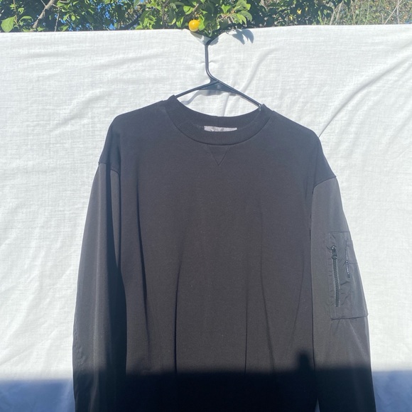 Other - Black crew neck sweater